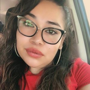 Meet your Posher, Alma